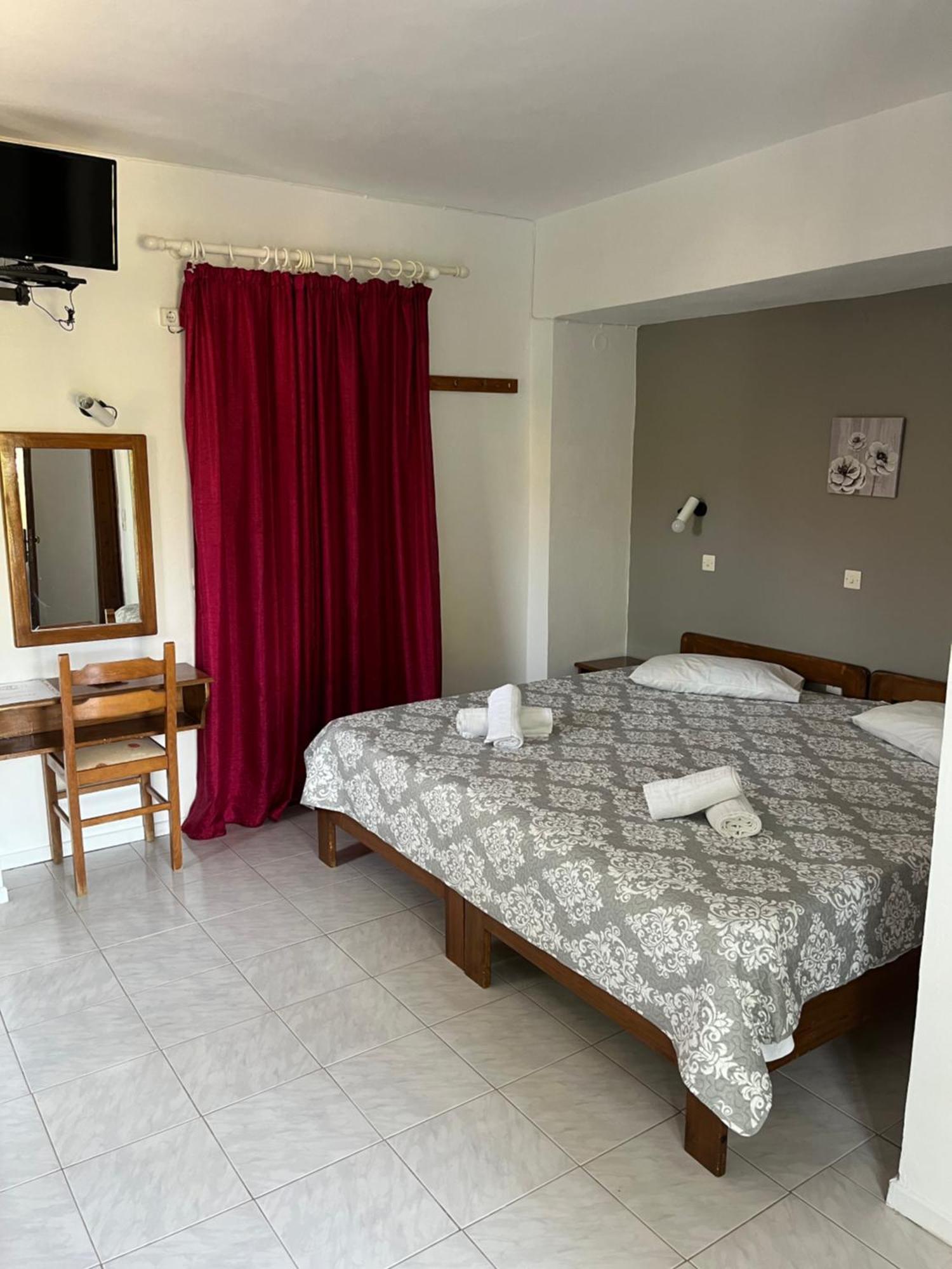 Islands Apartments Петра Екстериор снимка