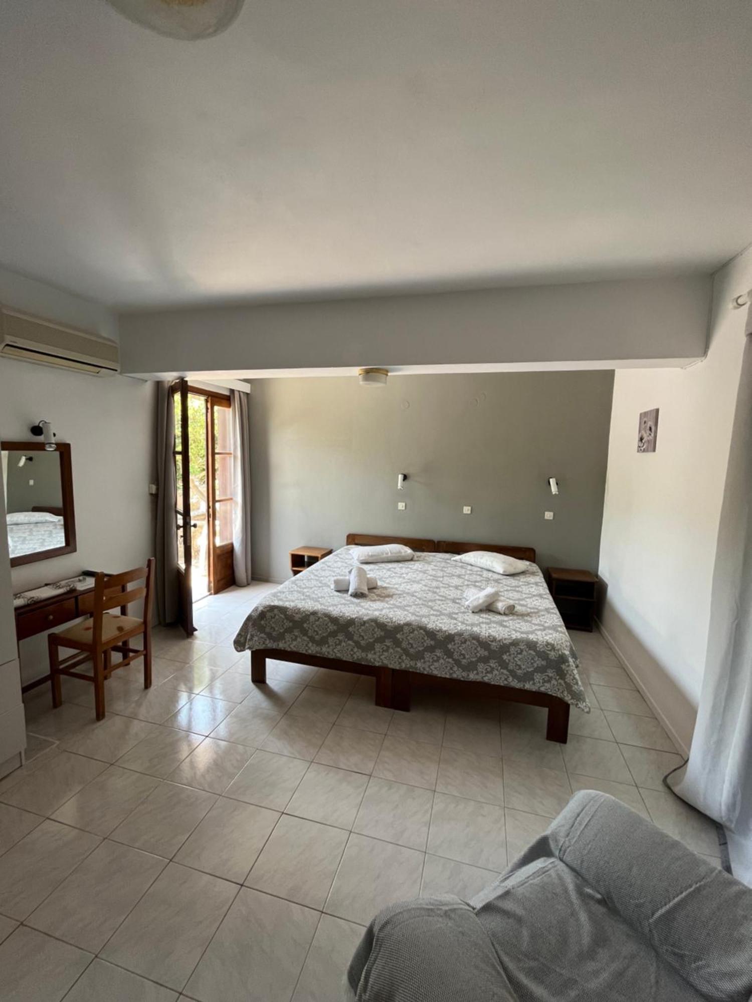 Islands Apartments Петра Екстериор снимка