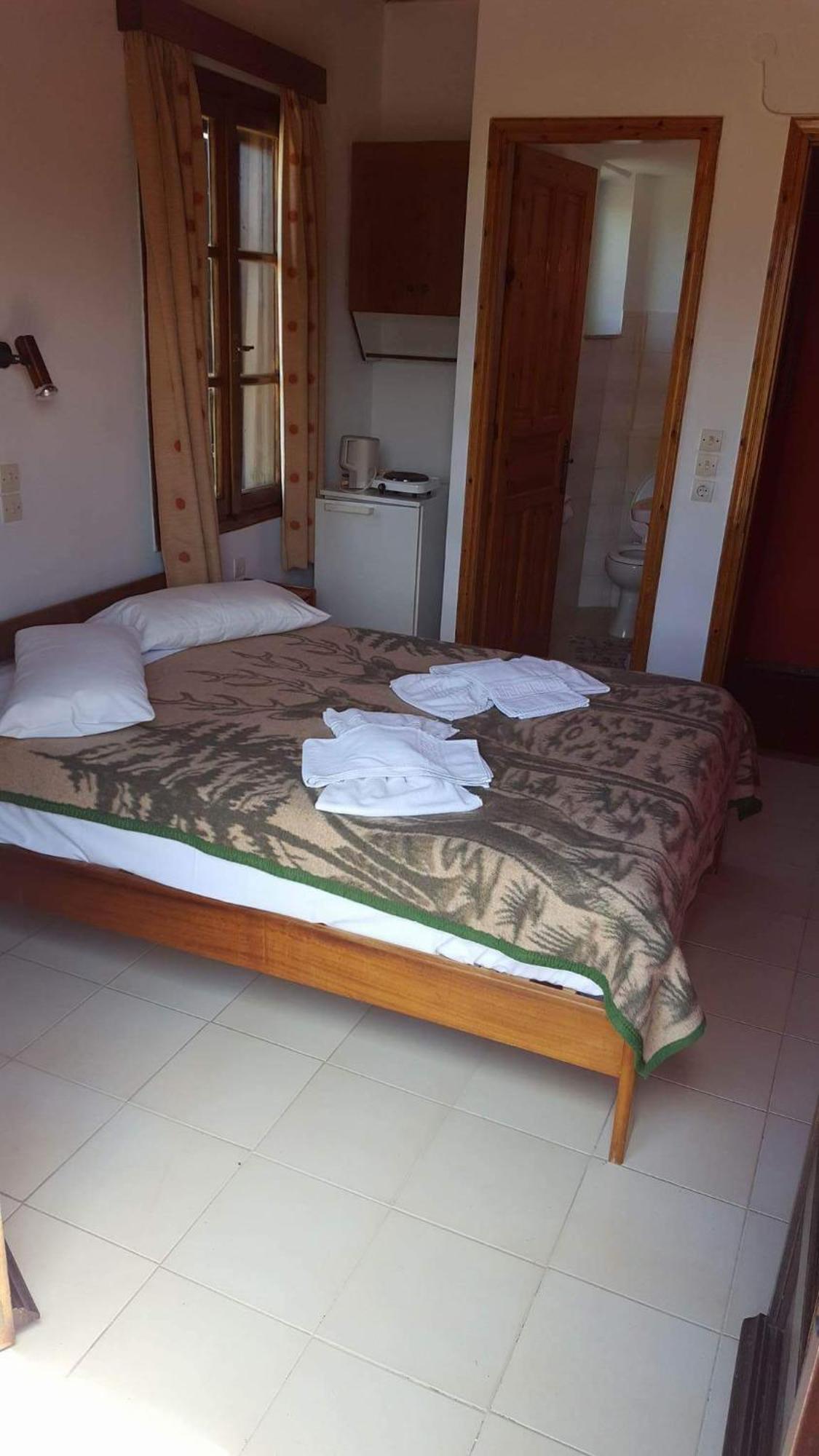 Islands Apartments Петра Екстериор снимка