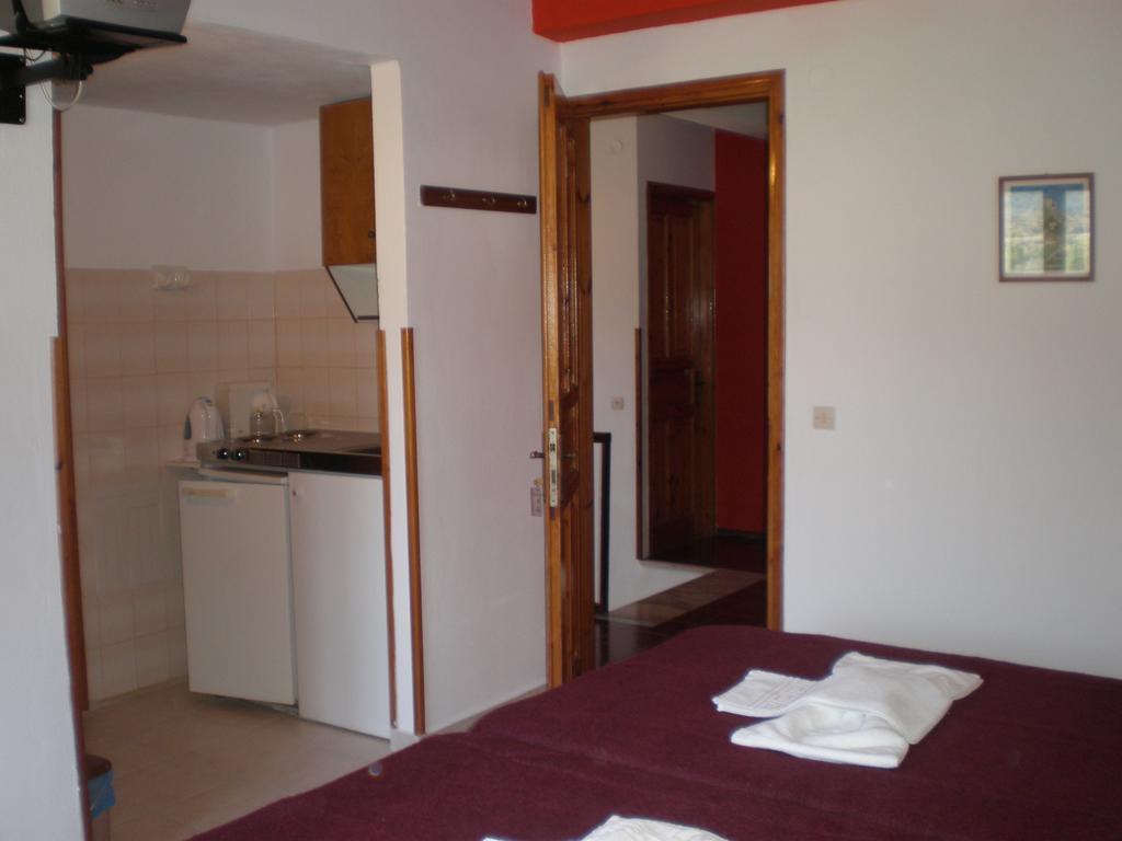 Islands Apartments Петра Екстериор снимка