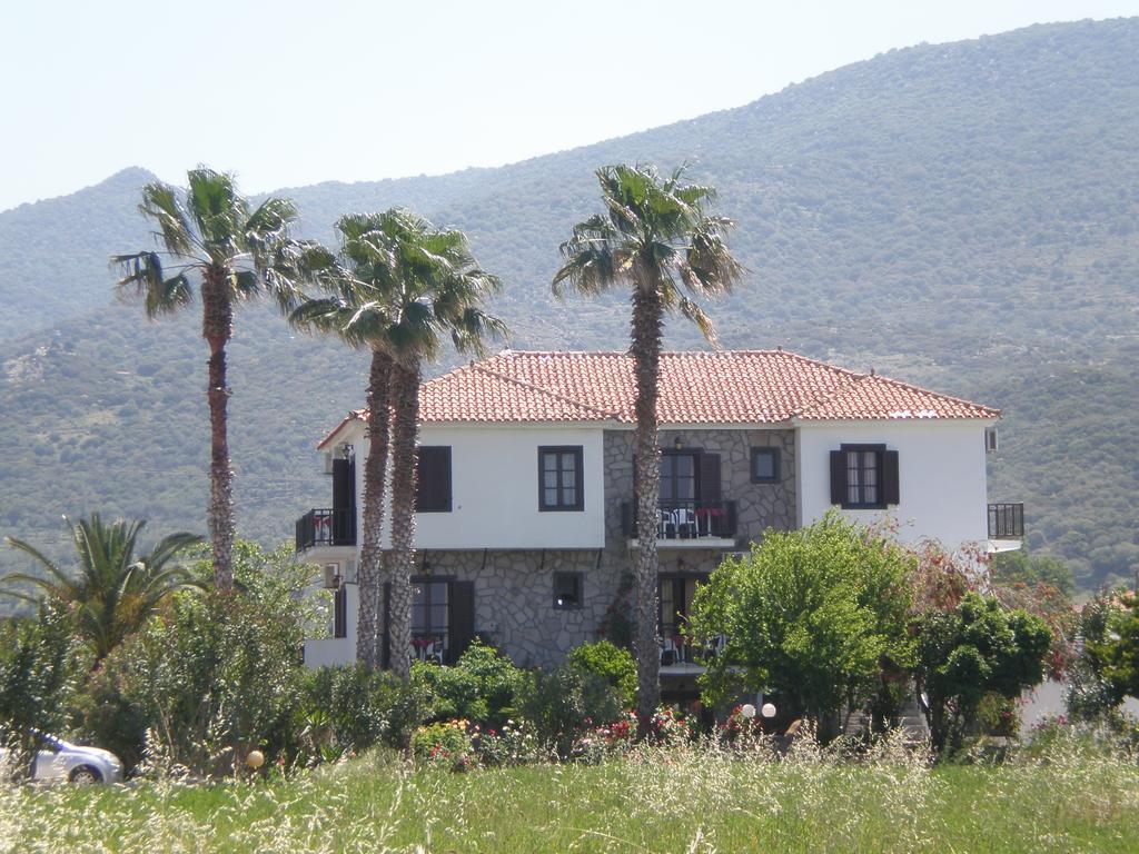 Islands Apartments Петра Екстериор снимка