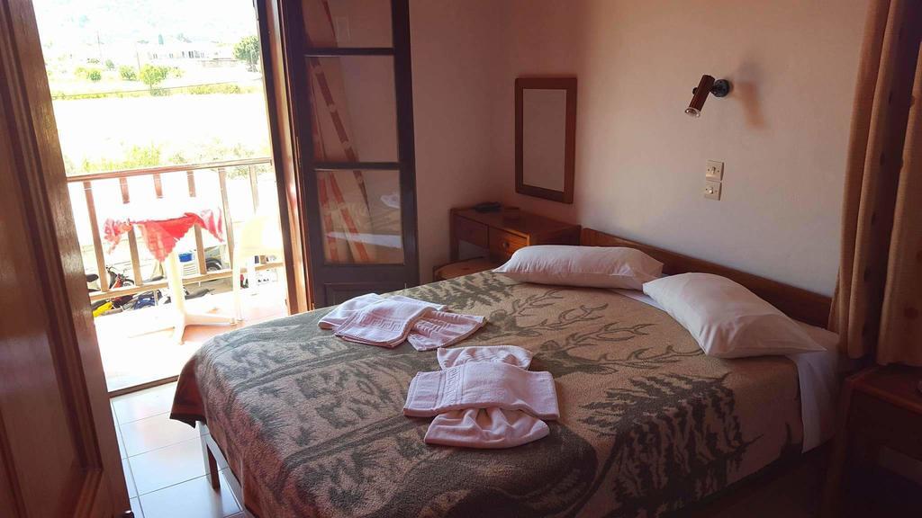 Islands Apartments Петра Екстериор снимка