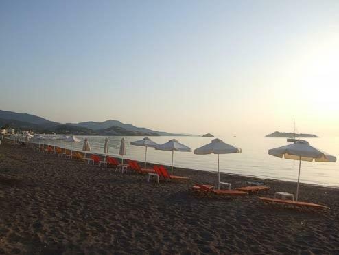 Islands Apartments Петра Екстериор снимка